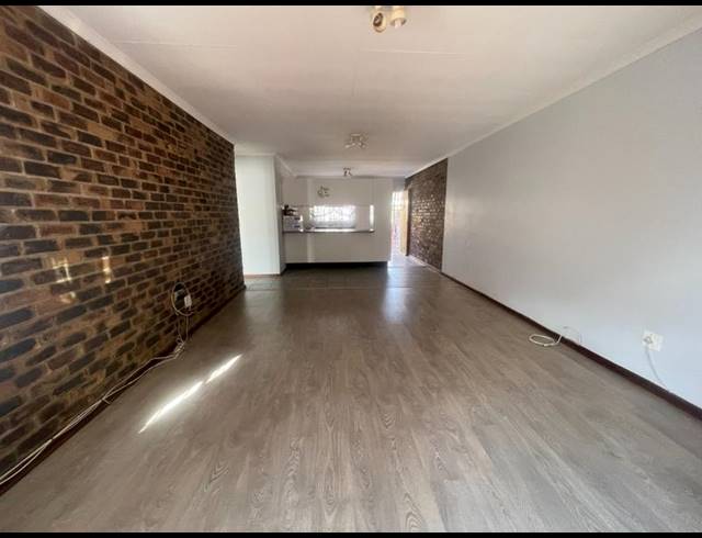2 BEDROOM PROPERTY TO RENT IN NOORDHEUWEL